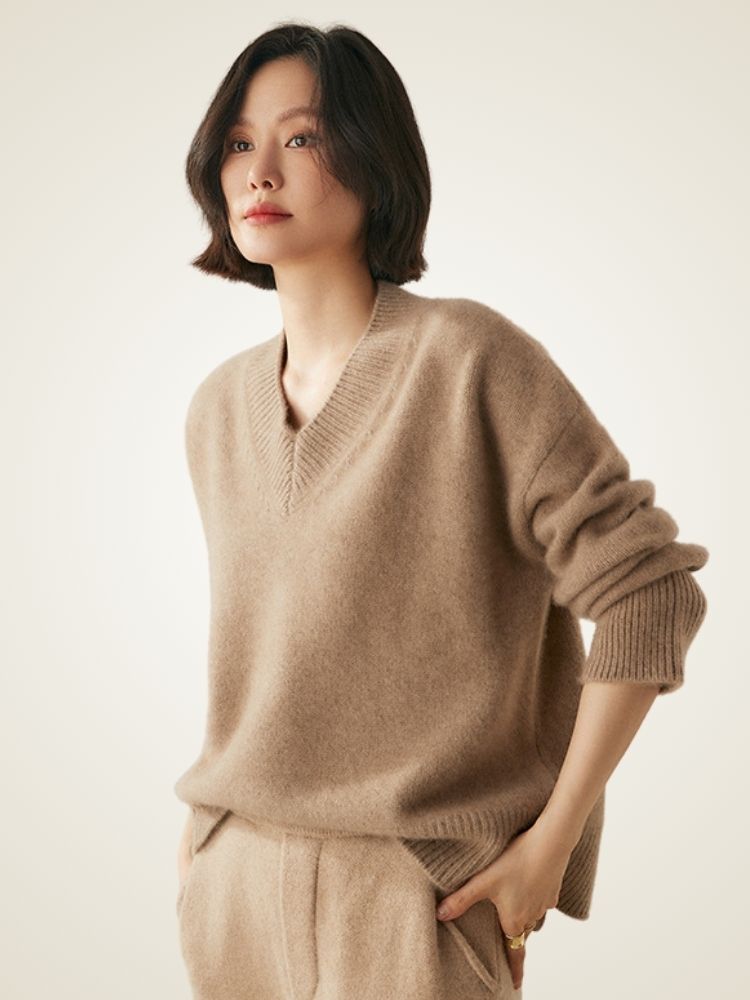 LanlyCashmere Relaxed V-Neck Cashmere Sweater – Oversized Soft Knit
