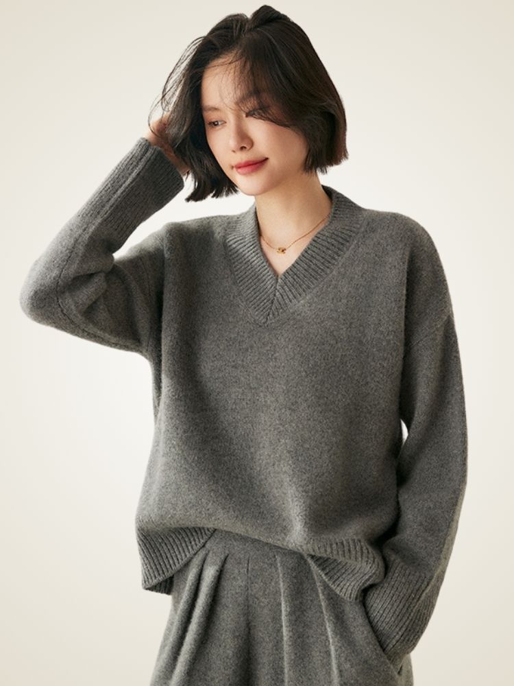 LanlyCashmere Relaxed V-Neck Cashmere Sweater – Oversized Soft Knit