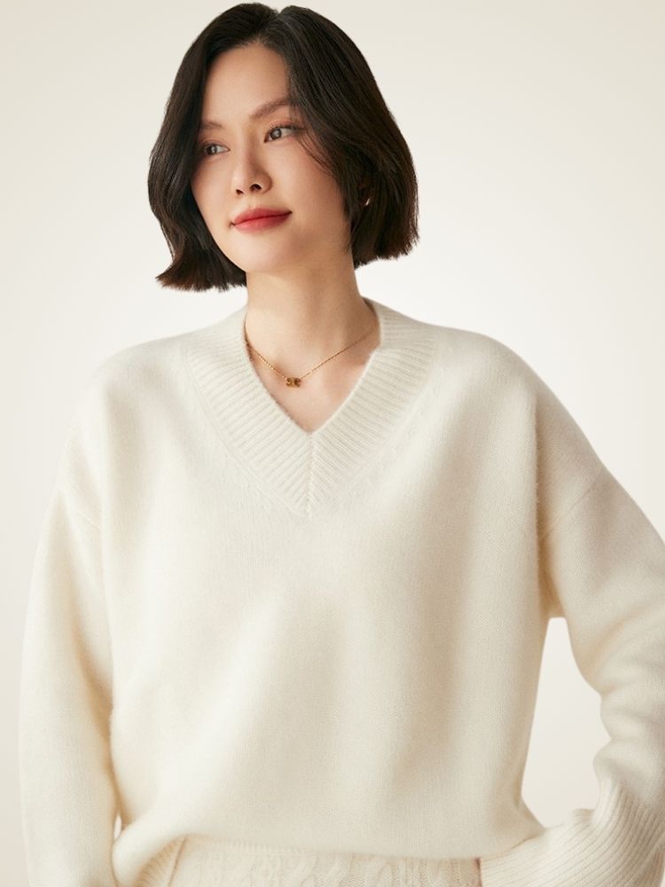 LanlyCashmere Relaxed V-Neck Cashmere Sweater – Oversized Soft Knit